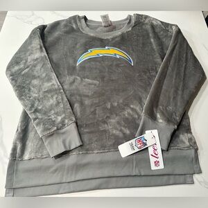 Los Angeles Chargers Juniors / Teen Women’s Sweater (XL) Retails For $40